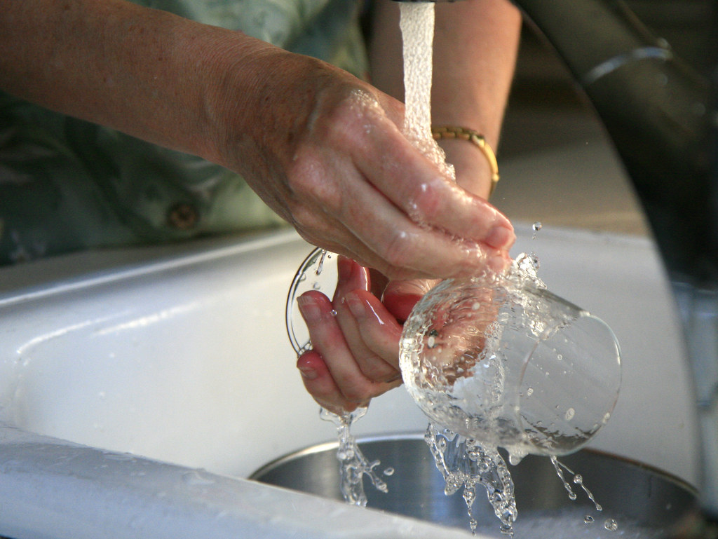 Hand washing fine glassware